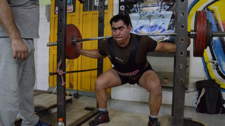 Emilio entrena en el gimnasio Buena Vibra cuatro veces por semana. No soy un loco de las pesas