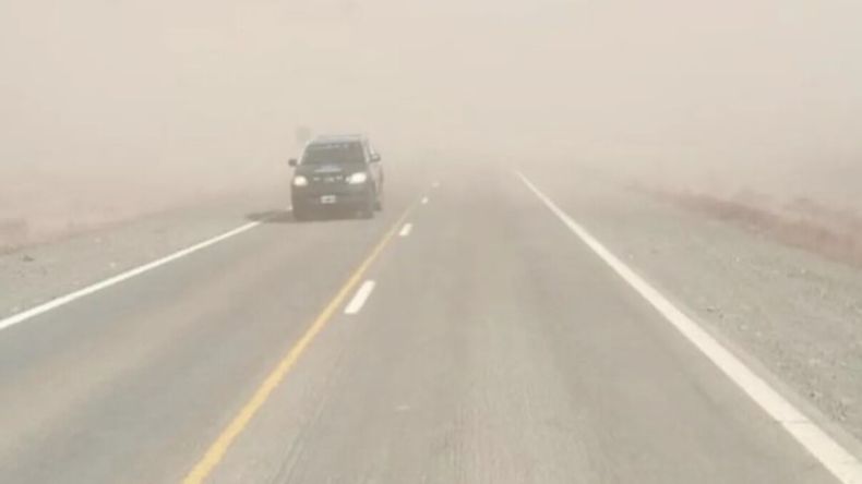 El SMN comunicó la vigencia de alertas de nivel amarillo y naranja por fuertes vientos, y lluvias para este martes. | LM Neuquen El SMN comunicó la vigencia de alertas de nivel amarillo y naranja por fuertes vientos, y lluvias para este martes.