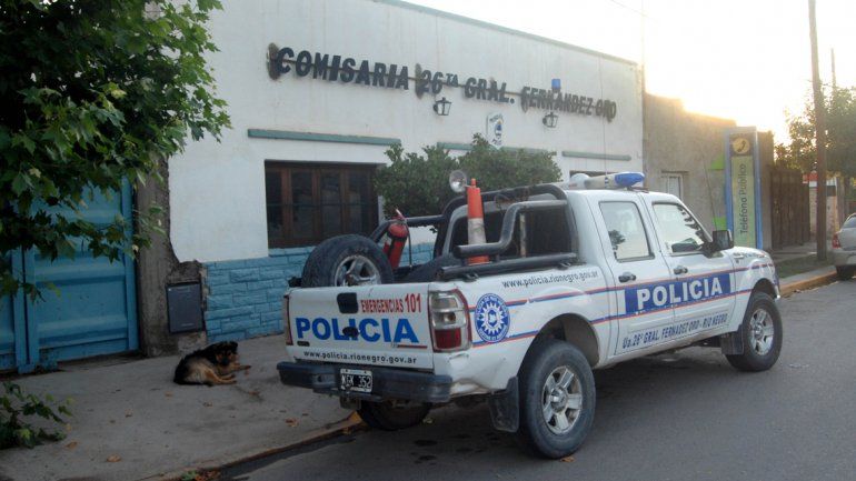 La comisaría de Fernández Oro trabaja en la búsqueda del abusador.