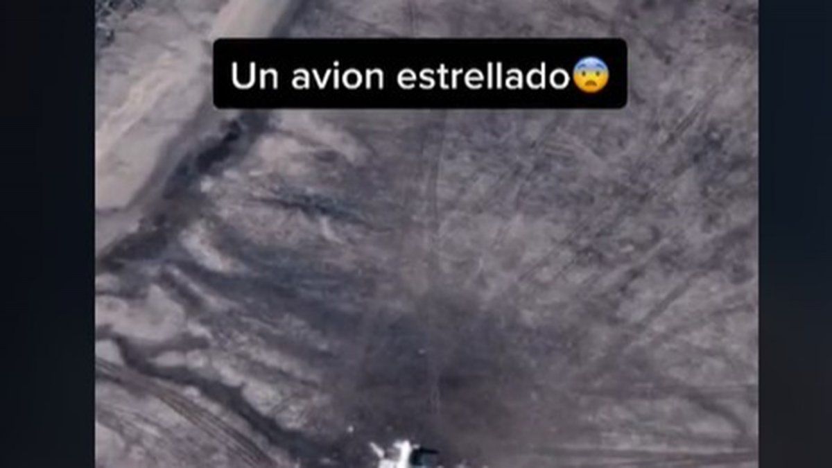 Un avión estrellado fue captado en Google Maps