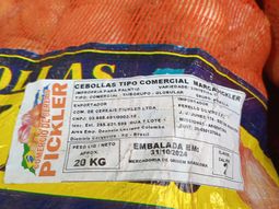 Miles de bolsas de cebollas provenientes de Brasil siguen ingresando al mercado argentino. Miles de bolsas de cebollas provenientes de Brasil siguen ingresando al mercado argentino.
