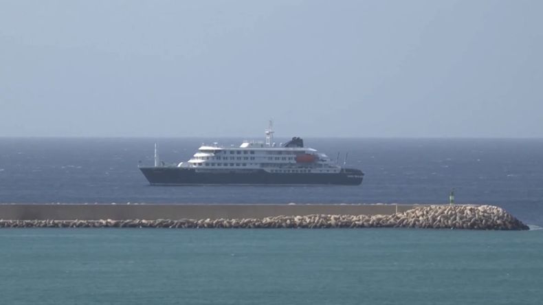 El crucero MV Hondius había partido desde Ushuaia y quedó anclado frente a las costas de Cabo Verde. | LM Neuquen El crucero MV Hondius había partido desde Ushuaia y quedó anclado frente a las costas de Cabo Verde.