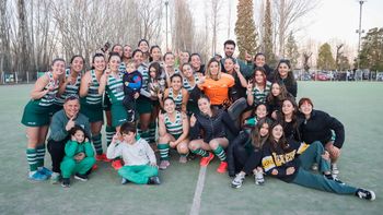 Campeonas otra vez. El merecido festejo de las chicas de Marabunta. Campeonas otra vez. El merecido festejo de las chicas de Marabunta.