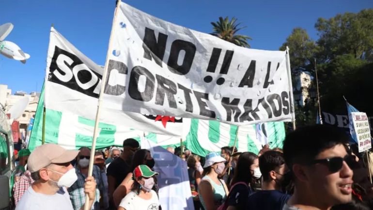 En una multitudinaria marcha, kirchneristas repudiaron a la Corte