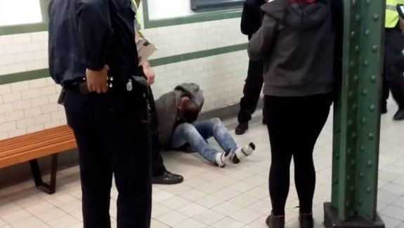 Lo condenaron por tocar la cola a una mujer en el subte