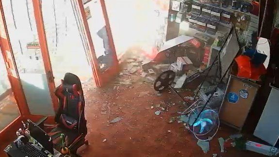 Desde adentro: cómo quedó el comercio luego del choque