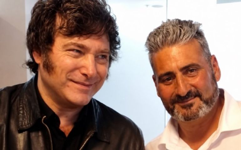 Carlos Ernesto Rinaldi y una foto en su Facebook con Javier Milei. Carlos Ernesto Rinaldi y una foto en su Facebook con Javier Milei.