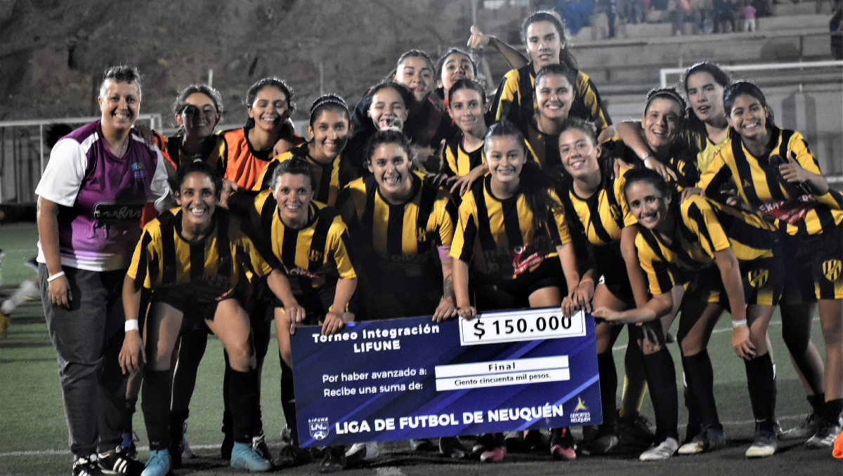 Las Decanas de fiesta: campeonas de la Copa Integración