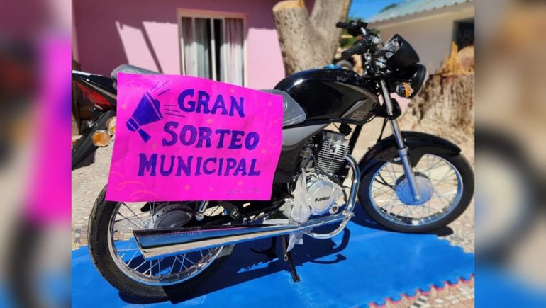 Una Municipalidad sorprende a sus empleados con el sorteo de una moto 0Km | LM Neuquen Una Municipalidad sorprende a sus empleados con el sorteo de una moto 0Km
