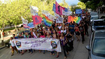 el orgullo gay llego a la ciudad con una multitudinaria marcha el orgullo gay llego a la ciudad con una multitudinaria marcha