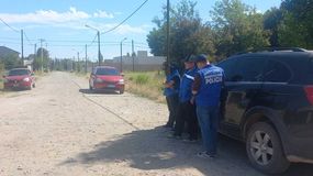Los allanamientos se concretan en un loteo particular en Plottier donde se habría instalado la pileta