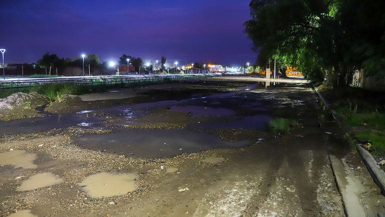 Pérdida de agua en Los Polvorines: más de un año de reclamos sin respuesta