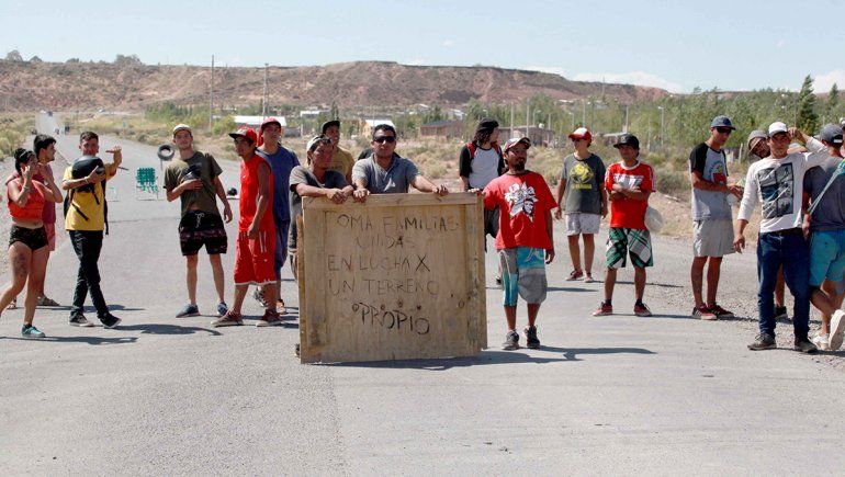 Toma de terrenos: ocupantes cortaron la Autovía Norte