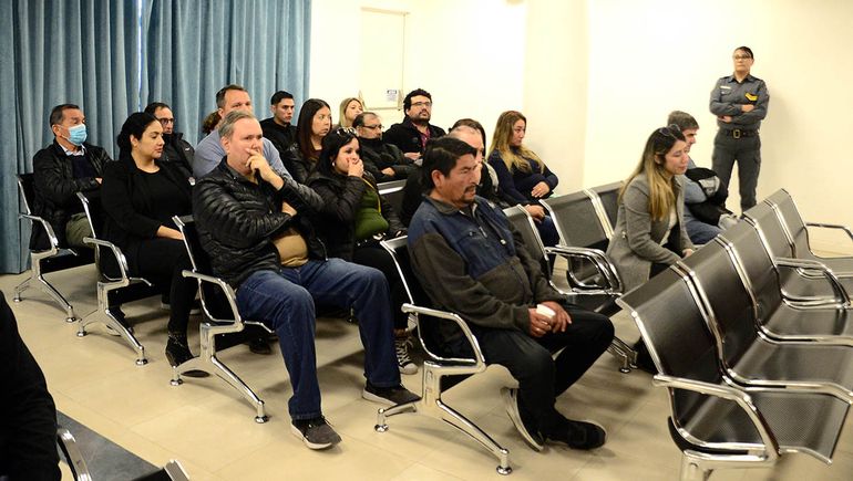 Estafa con planes sociales: se durmió en plena audiencia, se fue y ordenaron su captura