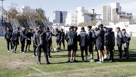 El plantel de Cipolletti tendrá varios cambios en las próximas semanas. Fotos: Anahí Cárdena&nbsp;