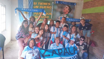 en casa lo gritamos: el huevo acuna cerca del gol y la fiesta familiar en casa lo gritamos: el huevo acuna cerca del gol y la fiesta familiar