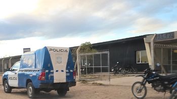 La EPET 22 de Centenario en la segunda meseta. Hubo escándalo, amenazas y ambulancia. La EPET 22 de Centenario en la segunda meseta. Hubo escándalo, amenazas y ambulancia.