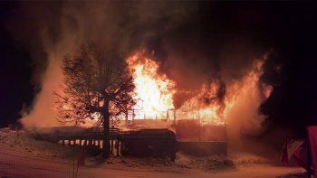 el fuego consumio por completo un parador del cerro chapelco el fuego consumio por completo un parador del cerro chapelco