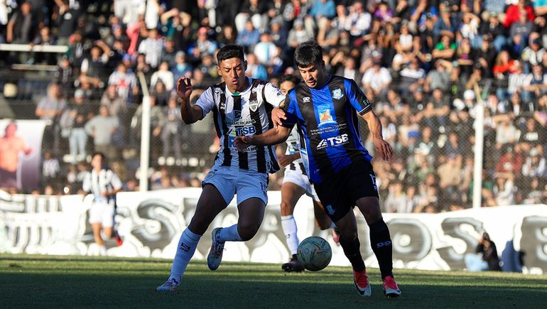Cipolletti y Deportivo Rincón cambian de día y horario para la próxima fecha