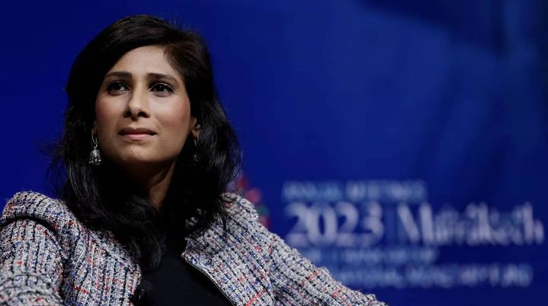 El viaje de la funcionaria del FMI, Gita Gopinath a la Argentina se ve como un fuerte apoyo al presidente Javier Milei y las reformas que propone. Foto: REUTERS.