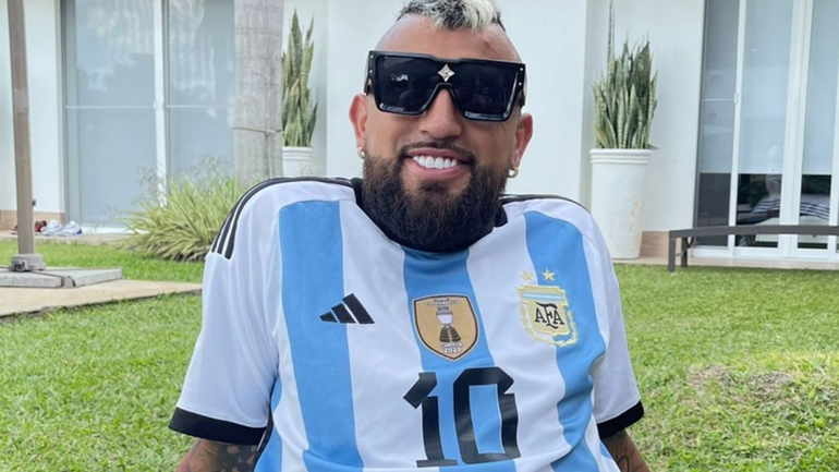 Es viral: La locura de los hijos de Arturo Vidal por Argentina y Messi