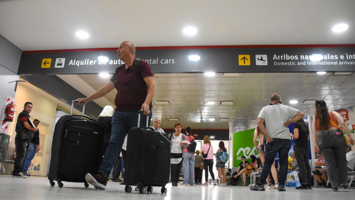 Por momentos, el aeropuerto Presidente Perón está no operable