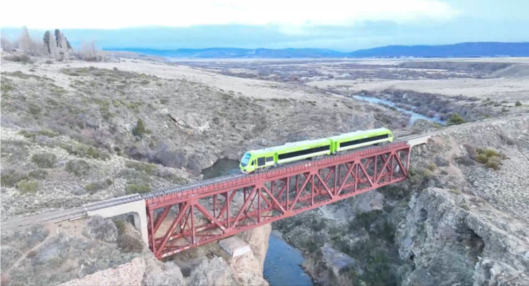 El puente rojo, uno de los puntos altos en el recorrido del tren nocturno de la Patagonia. El puente rojo, uno de los puntos altos en el recorrido del tren nocturno de la Patagonia.