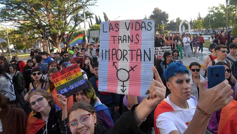 Del total de personas no binarias en Neuquén, 207 tienen entre 18 a 29 años. Del total de personas no binarias en Neuquén, 207 tienen entre 18 a 29 años.