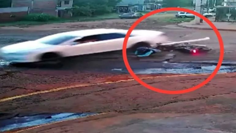 La Policía detuvo a la mujer señalada por embestir a su pareja y abandonar la escena del siniestro. La Policía detuvo a la mujer señalada por embestir a su pareja y abandonar la escena del siniestro.