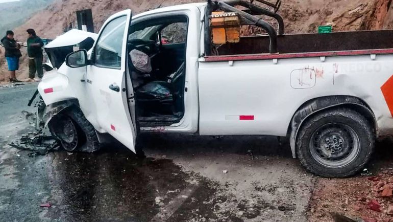 Así quedó la camioneta que chocó frontalmente con el micro y causó una tragedia en una ruta de montaña de Perú. Así quedó la camioneta que chocó frontalmente con el micro y causó una tragedia en una ruta de montaña de Perú.