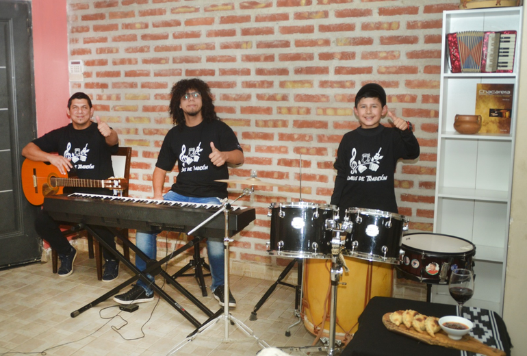 Fue lavacopas, ahora es chef y formó un grupo musical con sus hijos