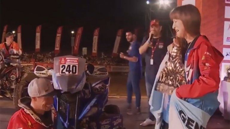 El ganador argentino del Dakar que le propuso matrimonio a su novia en el podio