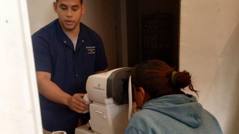 Médica trucha estafó a fieles evangélicos con lentes recetados