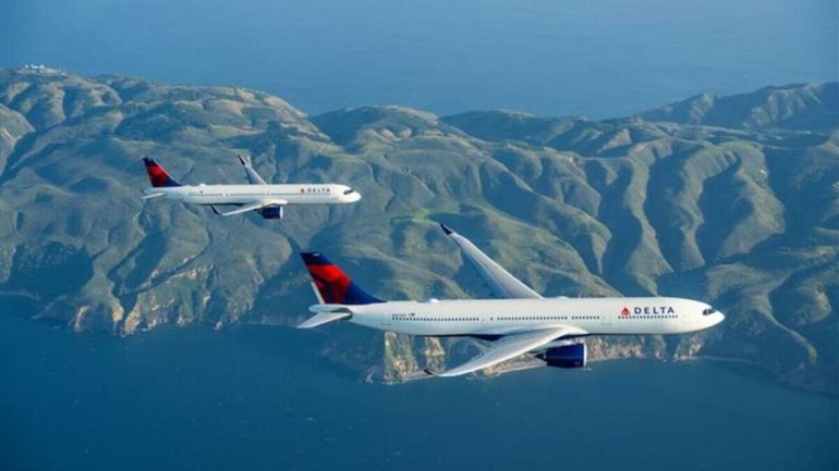 Terror en el aire: un avión tuvo que aterrizar de emergencia en una isla y estuvieron 30 horas varados