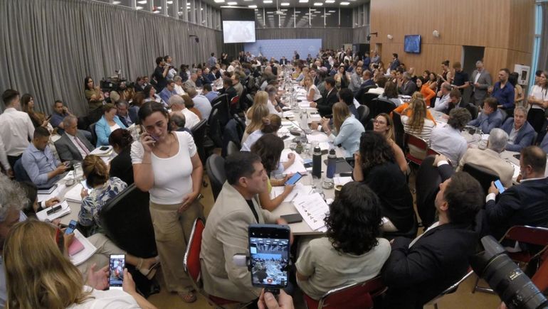 Los gremios también tuvieron su exposición durante el debate por la Ley Ómnibus en Diputados, ante la atenta escucha del Gobierno. Los gremios también tuvieron su exposición durante el debate por la Ley Ómnibus en Diputados, ante la atenta escucha del Gobierno.