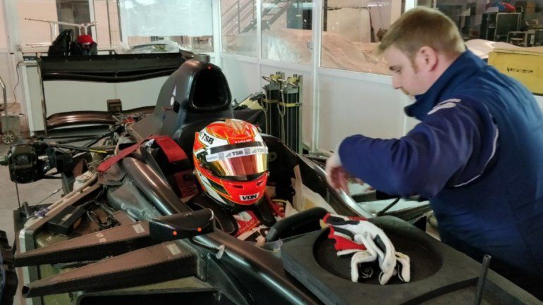 Manu Urcera comenzó su entrenamiento y ya probó un GP2 en España