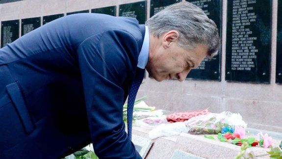 Mauricio Macri, ayer, en un homenaje a los caídos en Malvinas.