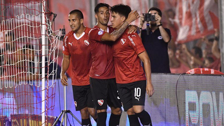 Independiente se unió y revirtió el juego y el mal clima
