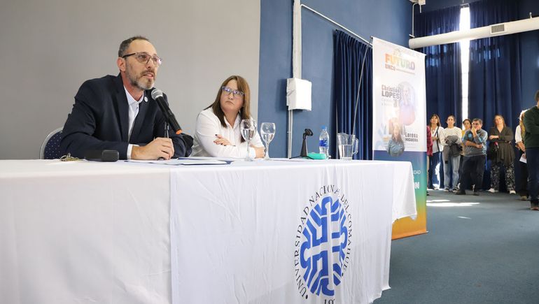 Christian Lopes, candidato a rector, y Lorena Higuera, candidata a vicerrectora. Christian Lopes, candidato a rector, y Lorena Higuera, candidata a vicerrectora.