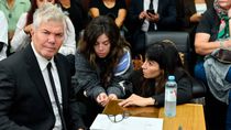 Gianinna Maradona se descompensó en el juicio cuando mostraron imágenes de la autopsia. Gianinna Maradona se descompensó en el juicio cuando mostraron imágenes de la autopsia.