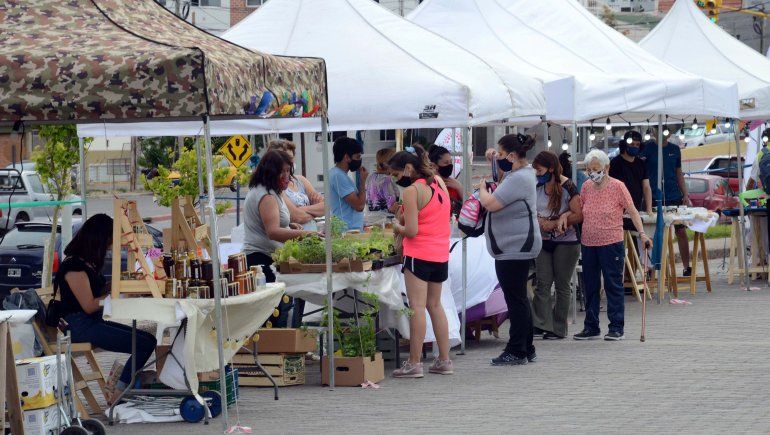Se realiza la feria Neuquén Emprende edición navideña