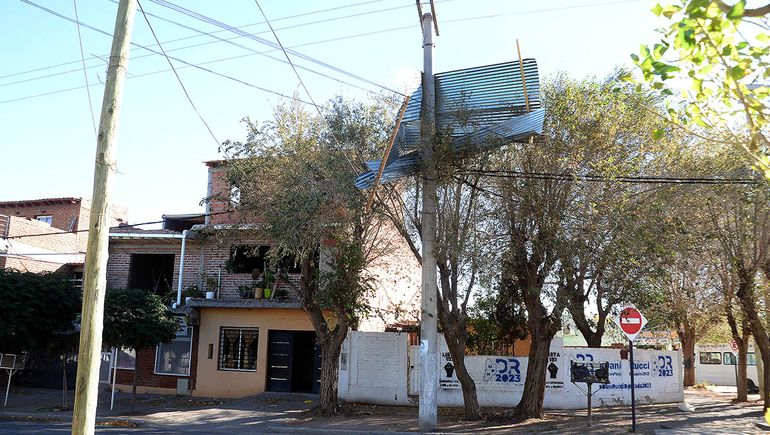 El barrio El Progreso se quedó sin luz por la voladura de un techo