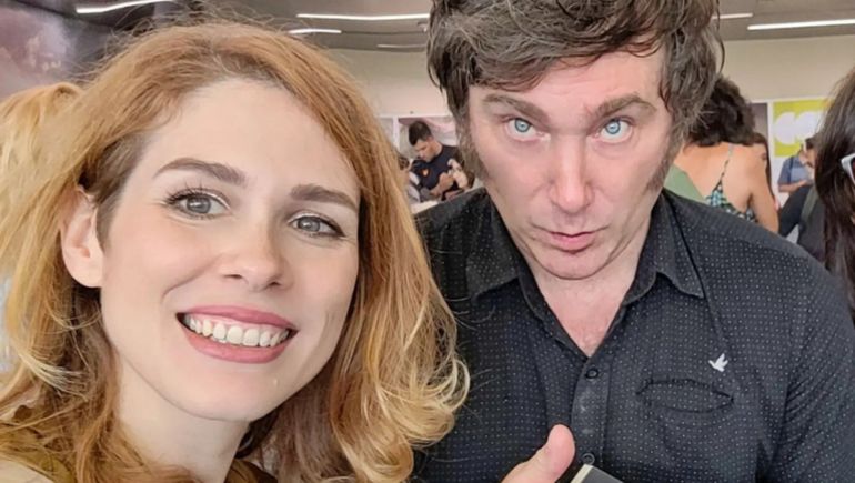 Lilia Lemoine junto a Javier Milei, líder del espacio de La Libertad Avanza y ex pareja de la cosplayer. Lilia Lemoine junto a Javier Milei, líder del espacio de La Libertad Avanza y ex pareja de la cosplayer.