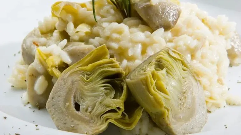 Risotto cremoso de alcauciles y vino blanco. Risotto cremoso de alcauciles y vino blanco.