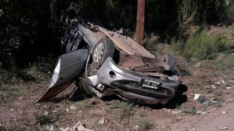 El Peugeot 207 a la vera de la Ruta 65.