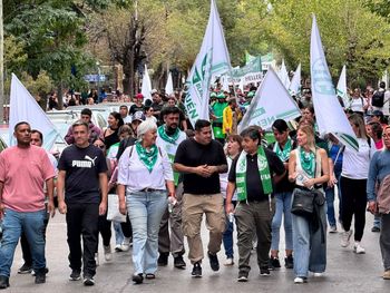 trabajadores estatales marcharon en neuquen contra la reforma laboral