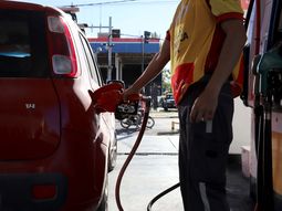 Otro aumento de nafta. Nuevos valores en los surtidores de la capital. Otro aumento de nafta. Nuevos valores en los surtidores de la capital.