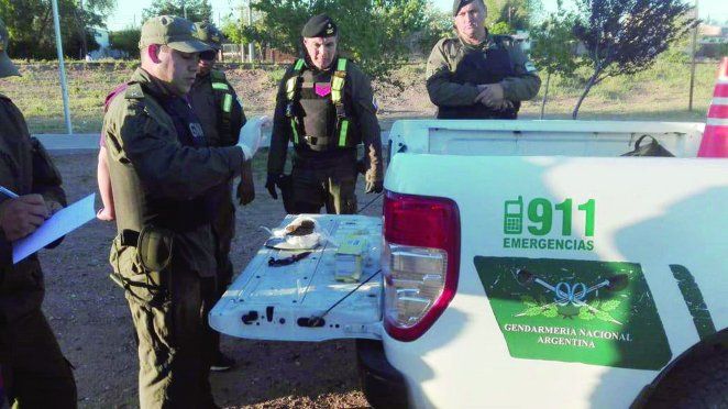 El menor cipoleño fue atrapado por Gendarmería cuando llevaba un kilo de marihuana en un auto particular. El menor cipoleño fue atrapado por Gendarmería cuando llevaba un kilo de marihuana en un auto particular.