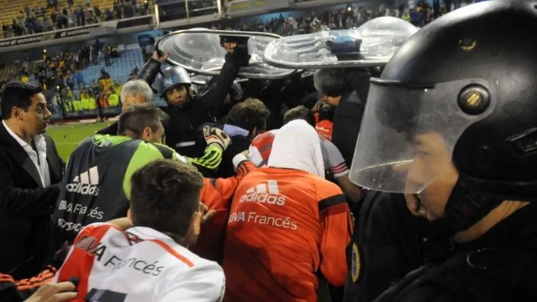 El escandaloso partido entre Boca y River del gas pimienta El escandaloso partido entre Boca y River del gas pimienta