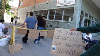 tomaron la escuela para impedir que uno de los asesinos de juan caliani ingrese a estudiar tomaron la escuela para impedir que uno de los asesinos de juan caliani ingrese a estudiar